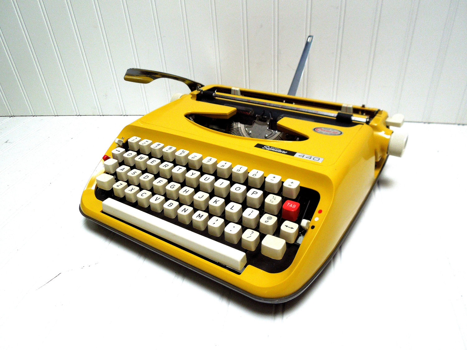 Jaune et content